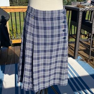 Gorgeous Burberry Wool (80/20) Viscose Blend Pleated Wrap Skirt! NEW Condition💙